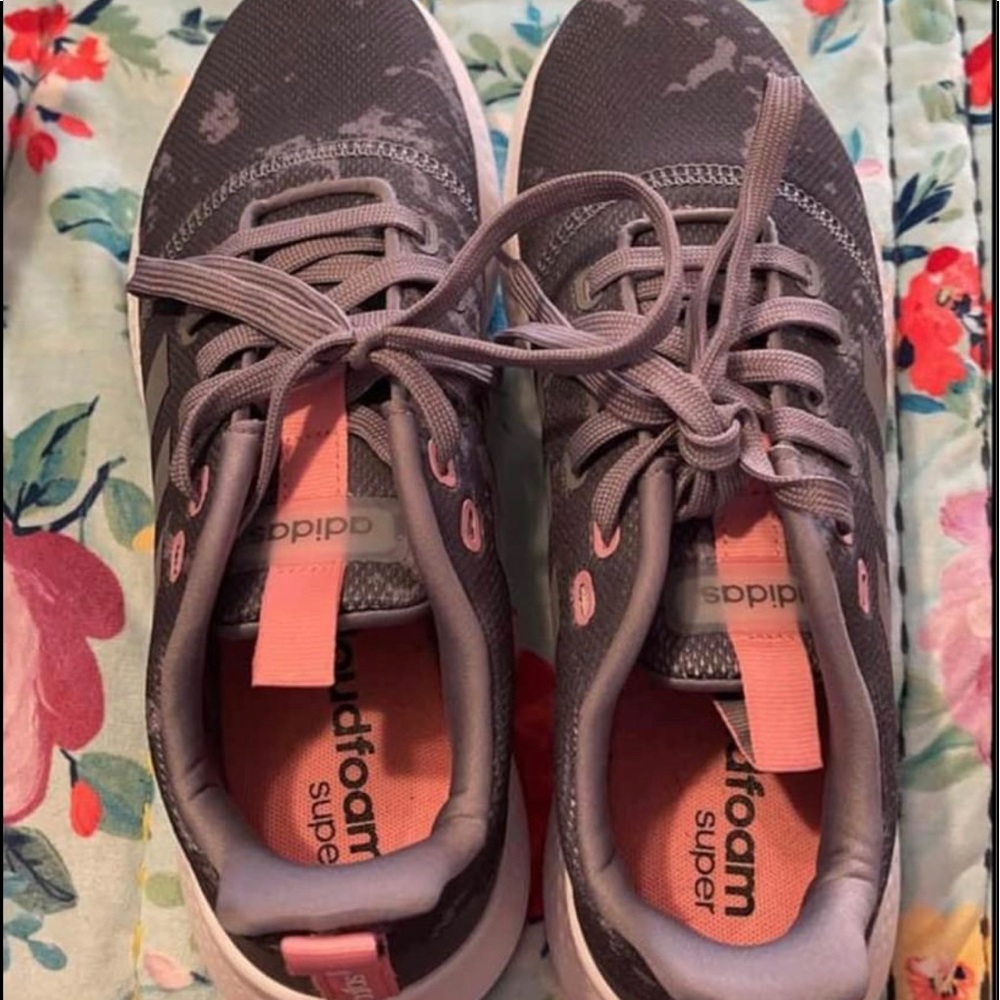 Ladies 8.5 Adidas tennis shoes